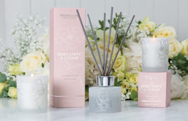 70238-1-1.jpg Day Flower - Bergamot & Cedar - Reed Diffuser 120ml