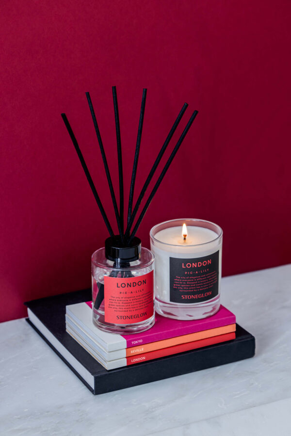 London-Explorer-Collection-Lifestyle-172__43853-2.jpg Explorer - London - Pic-a-Lily - 220gm Soy Wax Scented Candle (90 x 80mm)